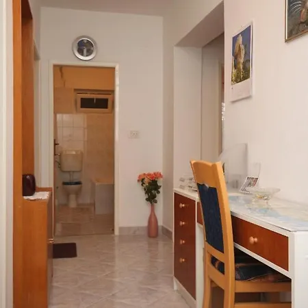 With A Parking Space - 6753 Makarska
