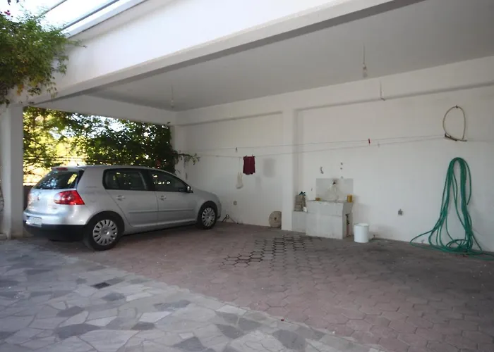 Apartment With A Parking Space - 6753 Makarska